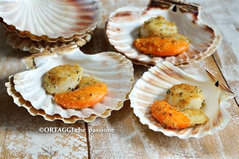 Capesante fresche in conchiglia