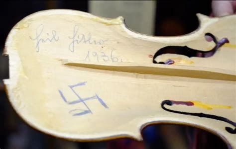 Violino appartenuto a un prigioniero di Auschwitz