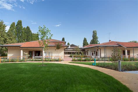 Struttura residenziale per anziani con giardino