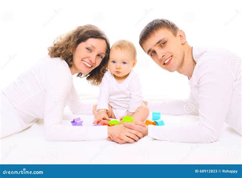 bambino che gioca con una famiglia