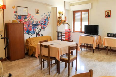 Interno di una comunità alloggio moderna e accogliente