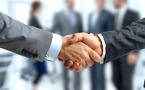 Agente di commercio che parla con un cliente