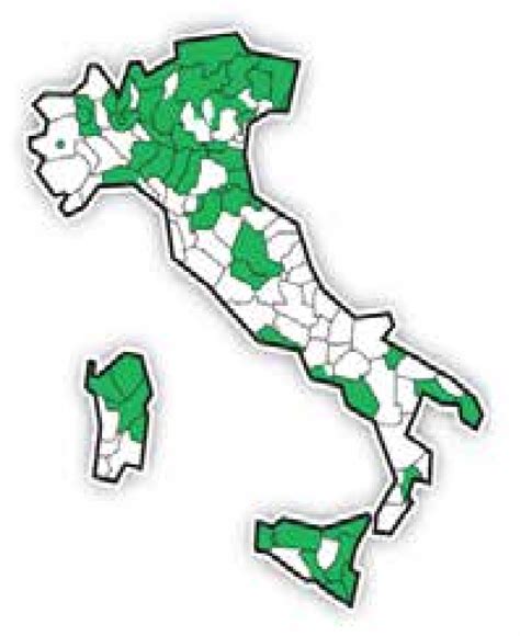 Mappa che mostra le aree geografiche italiane con maggiore incidenza di infiltrazioni mafiose nei servizi sociali durante la pandemia.