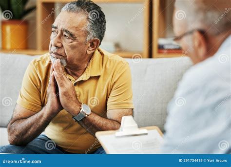 Coppia che parla con uno psicologo