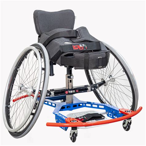 atleta in carrozzina sportiva