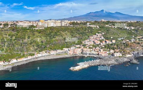 Panorama di Nicolosi con l'Etna sullo sfondo