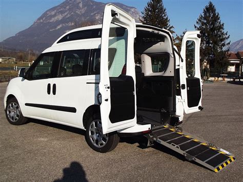 Fiat Doblo attrezzato per trasporto disabili