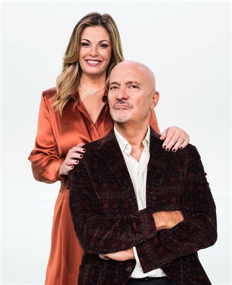Claudio Bisio e Paola Cortellesi sul palco di Zelig
