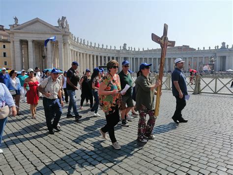 Pellegrini in cammino verso il Santuario di Pompei