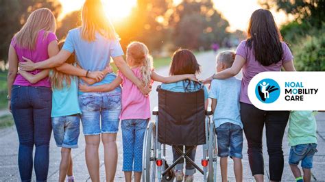 Gruppo di persone con disabilità che partecipano a un laboratorio