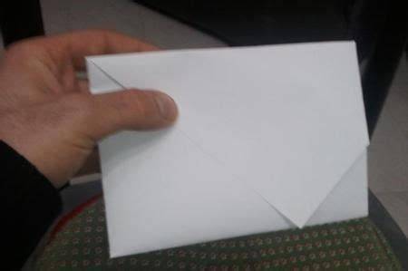 Icona di una busta da lettere con un orologio