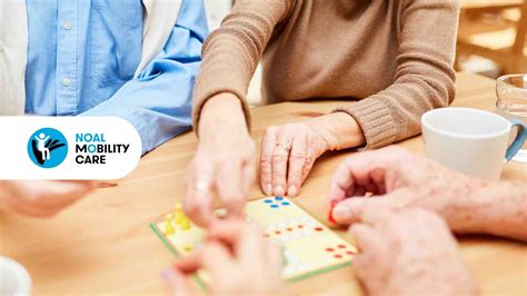 Anziani che partecipano ad attività ricreative in un Senior Residence