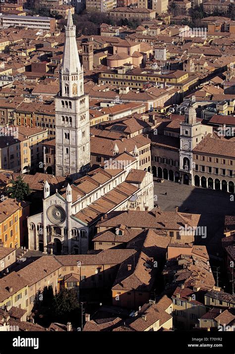 Vista panoramica di Modena con la Ghirlandina