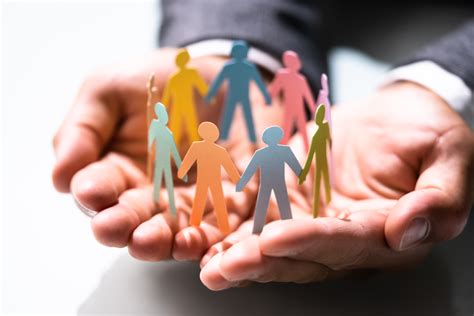 professionisti del servizio sociale che lavorano insieme