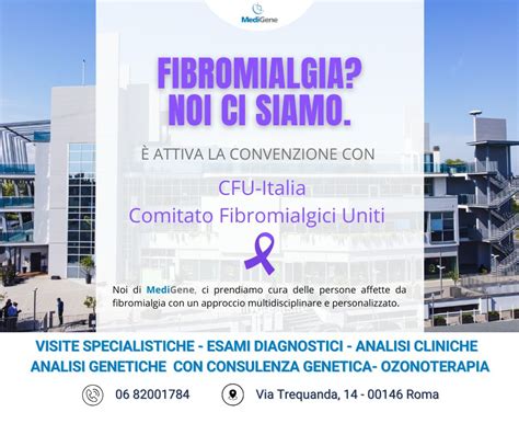 Dettaglio di mani affette da fibromialgia con possibile infiammazione