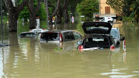 auto danneggiata da alluvione