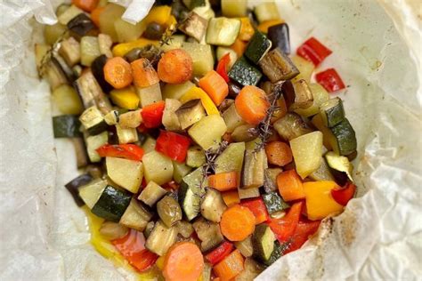 Pannocchie al cartoccio con gamberi e verdure