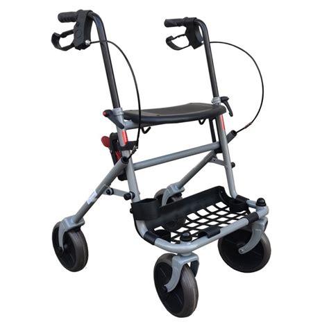 Rollator a quattro ruote con seduta e cestino